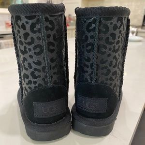 Size 7 toddler uggs